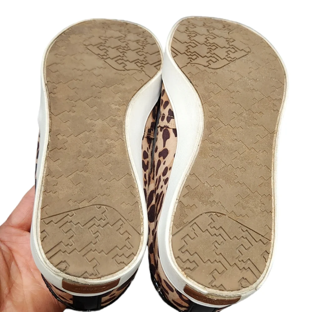 Dr. Scholls make elasticized